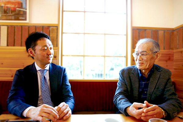 (左)日本M&Aセンター　雨森 良治(右)有限会社山陽ツール 前代表取締役会長　筒井 汎 様