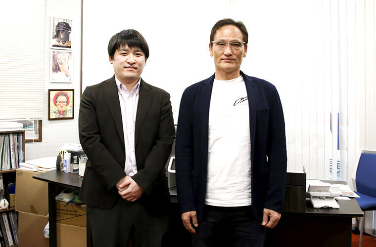 東開物流の北村篤社長（右）とご子息の北村翔太取締役部長。ご子息は奥野運送の新社長に就任した