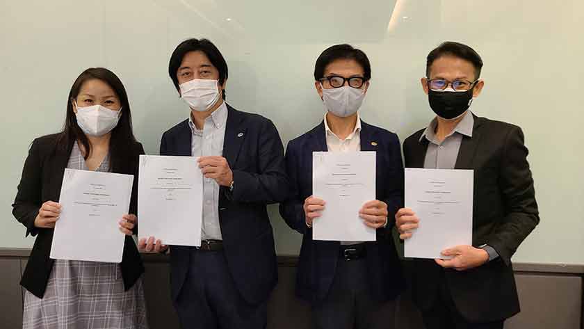 (From left) Ms. Maggie Tan Mei Chee (Executive Director of SLW), Mr. Hidehiro Ito (CEO of RECOMM), Mr. Kaoru Ono (Managing Director of RBM, a Malaysian subsidiary of RECOMM), Mr. Chia Khin Shing (Director of SLW)