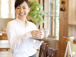 地鶏専門店とスイーツ専門店