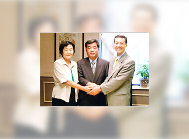 所長 藤山和子先生（左）、代表社員 松井正勝先生（右）（※職称は当時のもの）