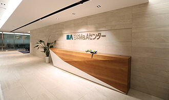 東京本社エントランス。M&Aや事業承継についてのご相談は随時承っています