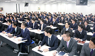 東京本社所属の100名超のコンサルタントによるマッチング会議