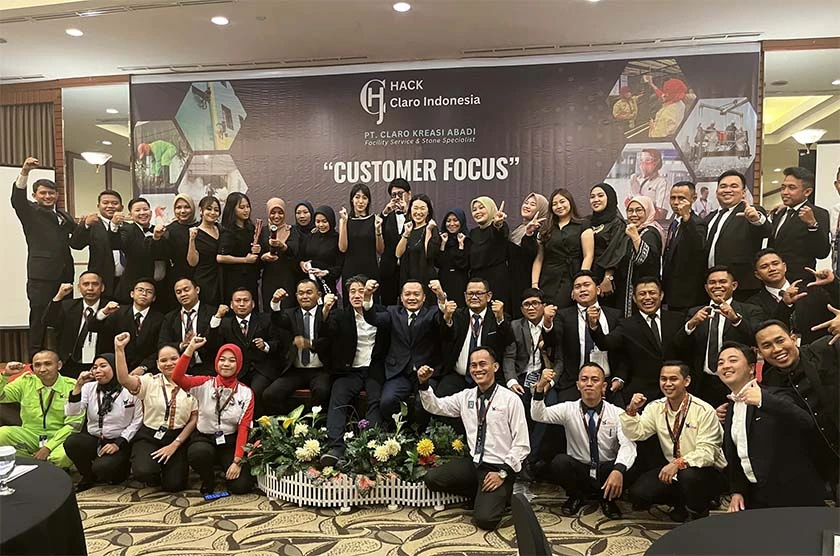PT.Claro社の年次研修に集まった幹部社員の集合写真